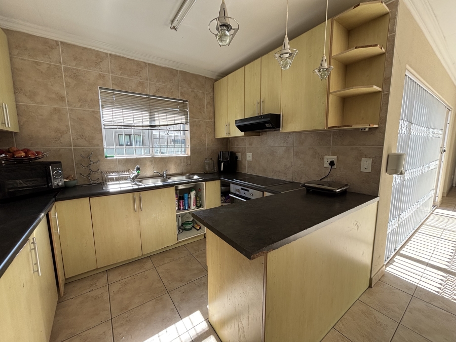 To Let 4 Bedroom Property for Rent in Vredelust Western Cape